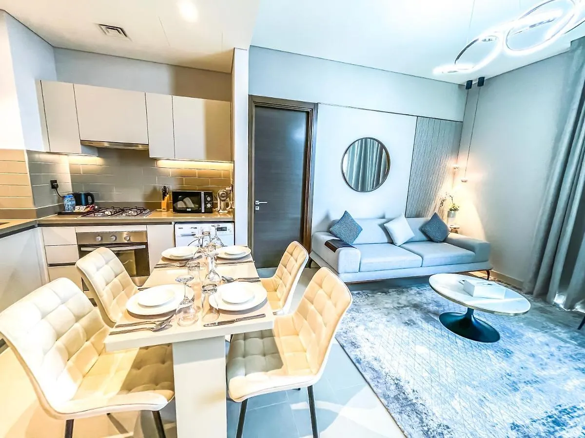 Stay By Latinem Luxury 2Br Holiday Home Cv B2513 Near Burj Khalifa Dubai Lägenhet